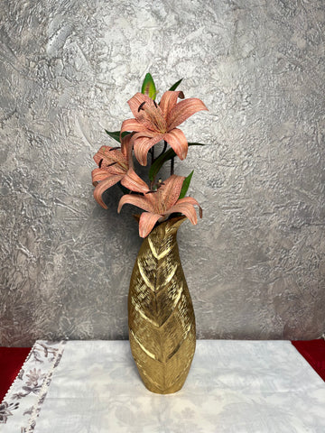 Lustre Gold Vase – A Statement of Modern Elegance