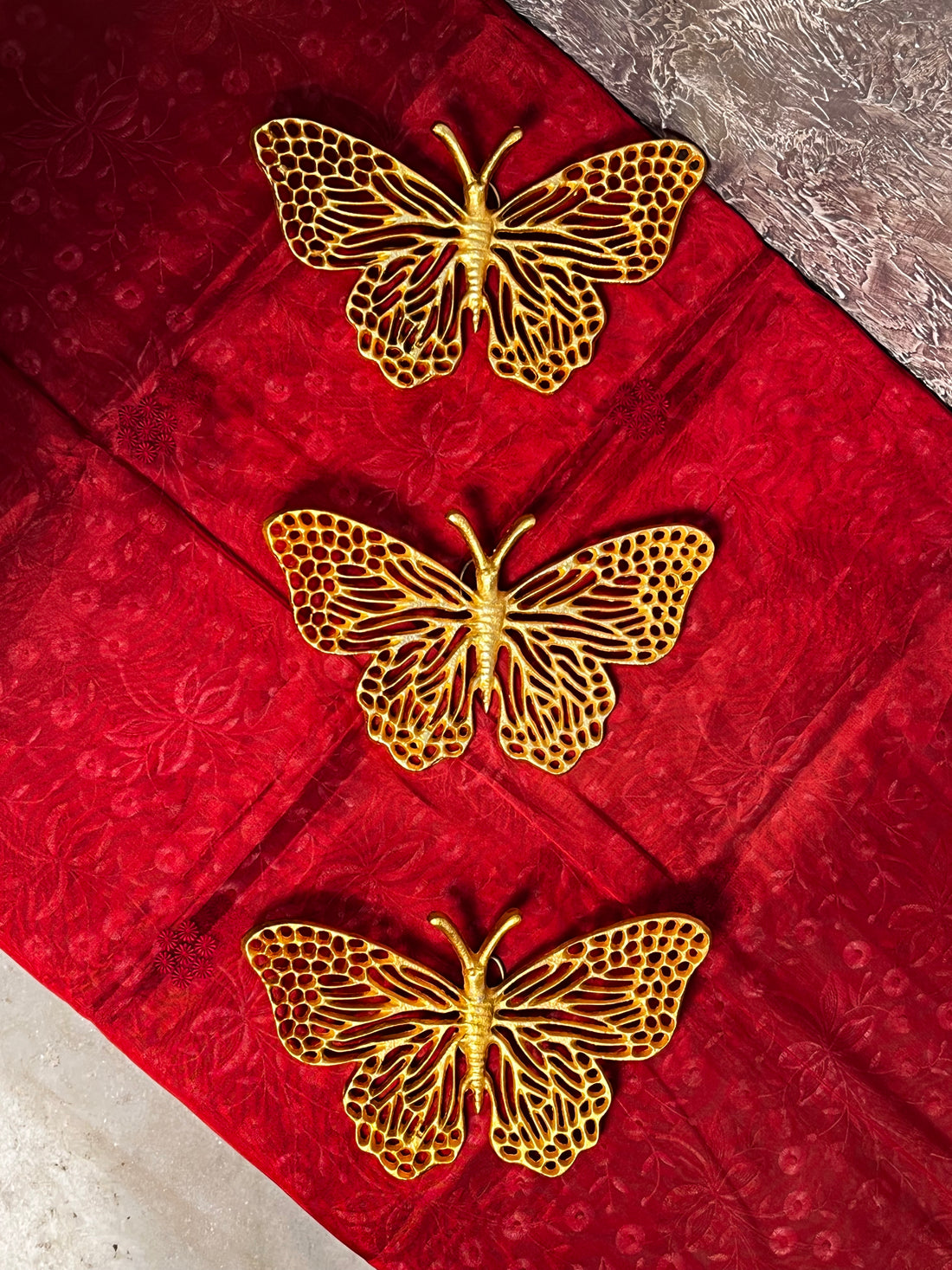 Add Elegance to Your Home with Hanging Metal Butterflies – Gold Finish