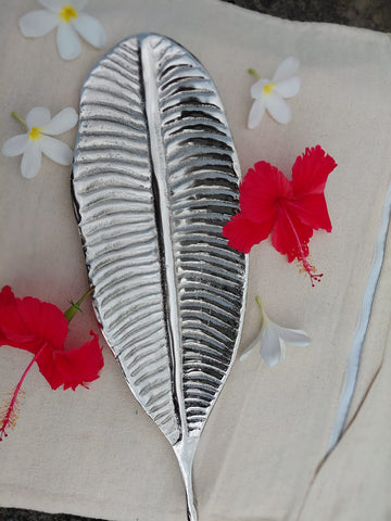 Silver Leaf Platter – Nature-Inspired Elegance for Your Table